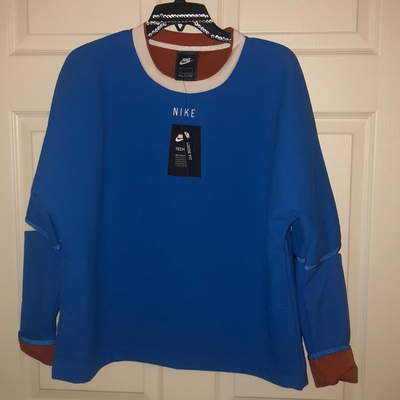 💙🫦💙• 💪🏻 NIKE x Tech x Showin’ Elbows … • 👅 💙👅 - Picture 2 of 5